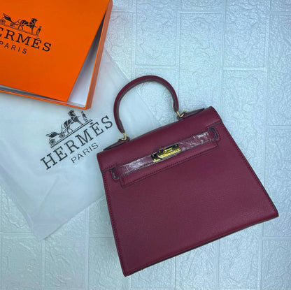 Hermes
105 dhs✅
Good  quality
Size:25cm

Zain74
♥️♥️♥️