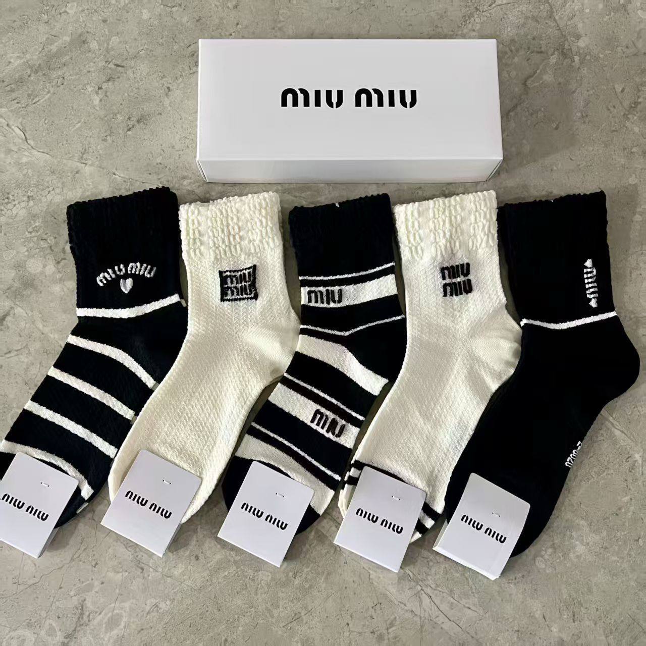 SUCKS 
35 dhs🪙🌨️
with box 
🎁🎁🎁

5in1

Zain90
♥️♥️♥️