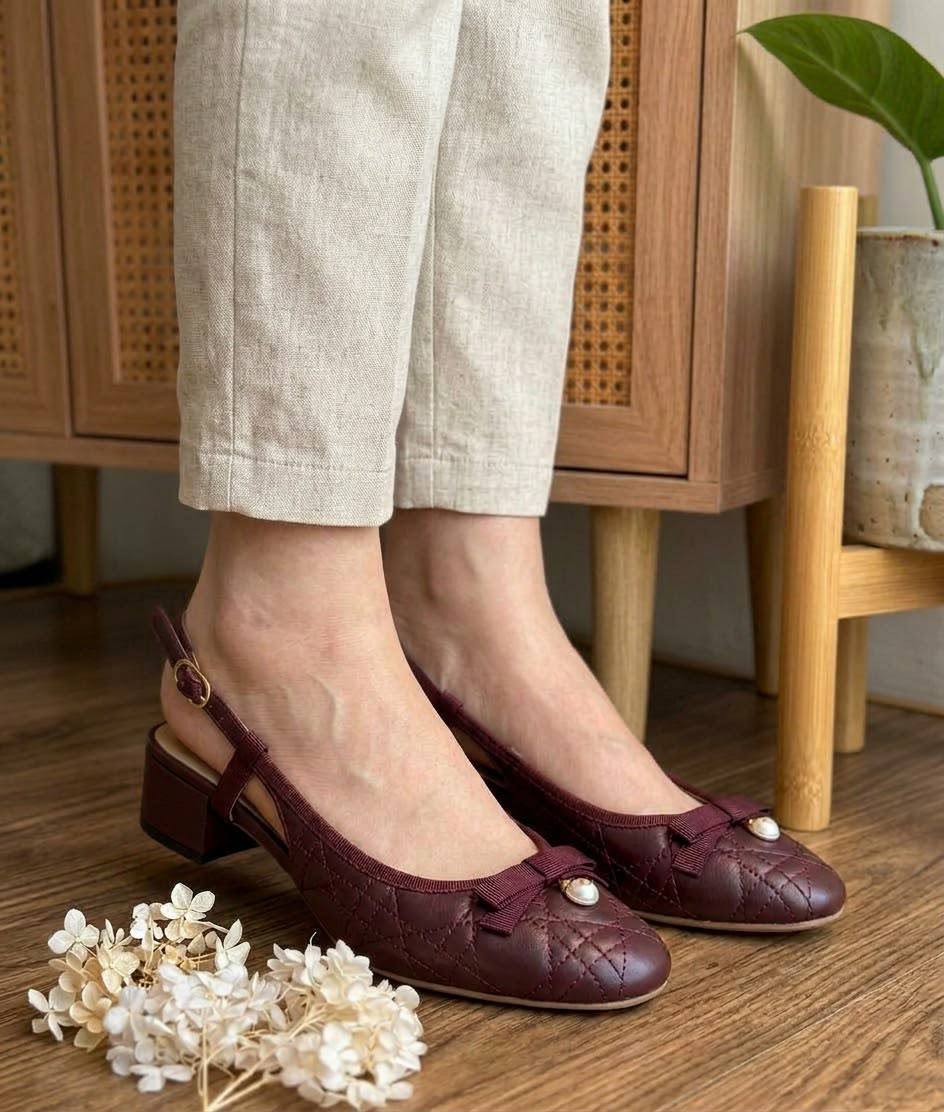 Dior

𝗦𝗶𝘇𝗲 𝟯𝟲 𝘁𝗼𝗼 𝟰𝟮 

500 dhs🇦🇪🇦🇪

Zain303
♥️♥️♥️