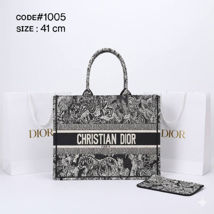 CHRISTIAN DIOR
ʙᴏᴏᴋᴛᴏᴛᴇ ᴄᴀɴᴠᴀs ᴍᴀᴛᴇʀɪᴀʟ
ᴡɪᴛʜ ᴘᴜʀsᴇ ᴢɪᴘᴘᴇʀ
sɪᴢᴇ : 41 cm
No BOX

110 dhs💓

Zain31
♥️♥️♥️