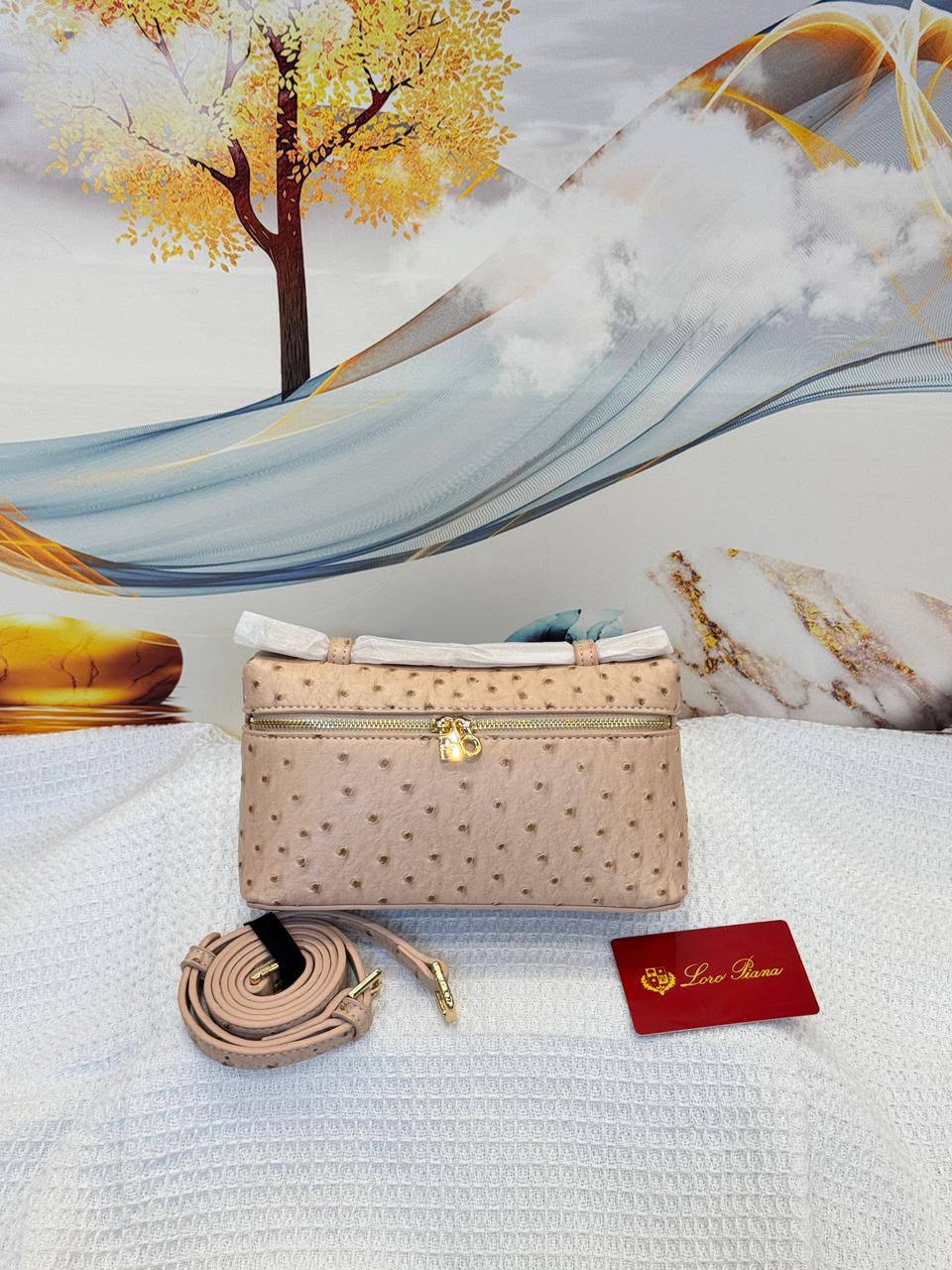 LORO PIANA
Best quality 
WITH BOX
80 dhs✅
size 19CM

Zain290
♥️♥️♥️