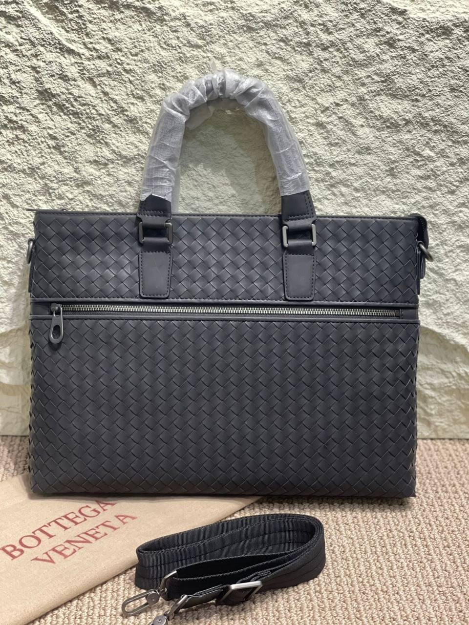 BOTTEGA VENETA
*Laptop Bag*
*Master Quality*
550 dhs✅

Zain179
♥️♥️♥️
