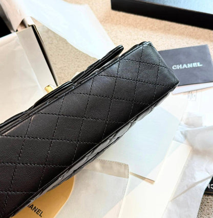 CHANEL NEW CAME HIGH QUALITY WITH FOLDING BOX 
130 dhs🇦🇪🇦🇪

Zain295
♥️♥️♥️