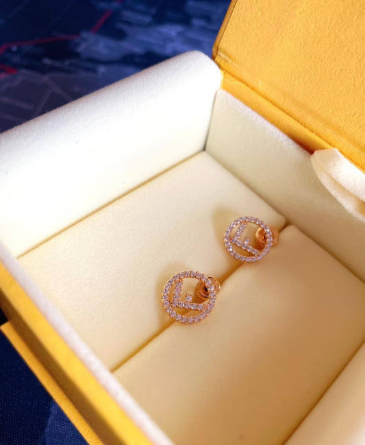 Fendi earrings* ☘️
Master quality 

45 dhs🪙🌨️
normal box 📦

Zain48
♥️♥️♥️
