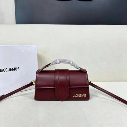 JACQUEMUS

Best quality 

with box

115 dhs🇦🇪🇦🇪

size 24CM

Zain290
♥️♥️♥️