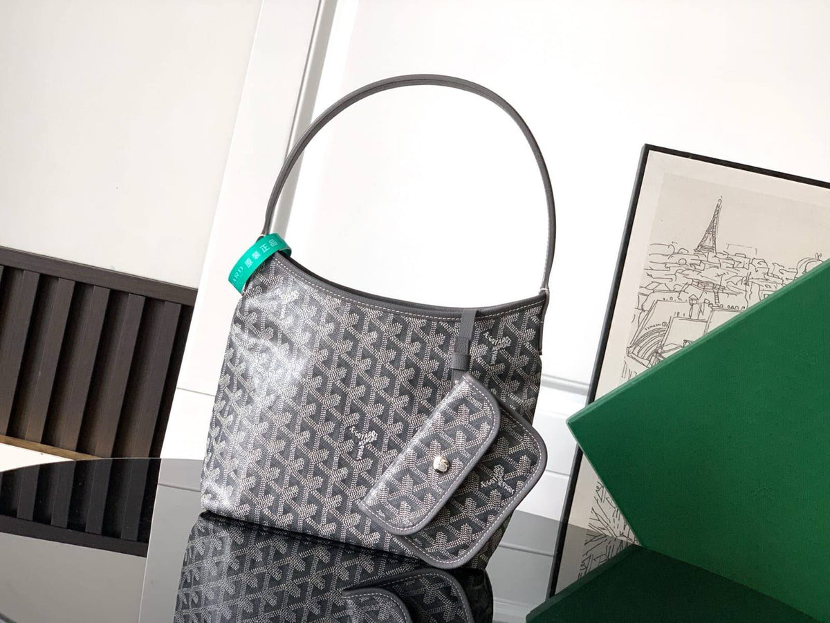 Goyard Boheme 
Hobo

 Goyardine✅ 
Size 20 cm

For Price 👇 WhatsApp✅
0568585901 
0507557372
0552275751 Owner Zain 👌

Zain274
♥️♥️♥️
