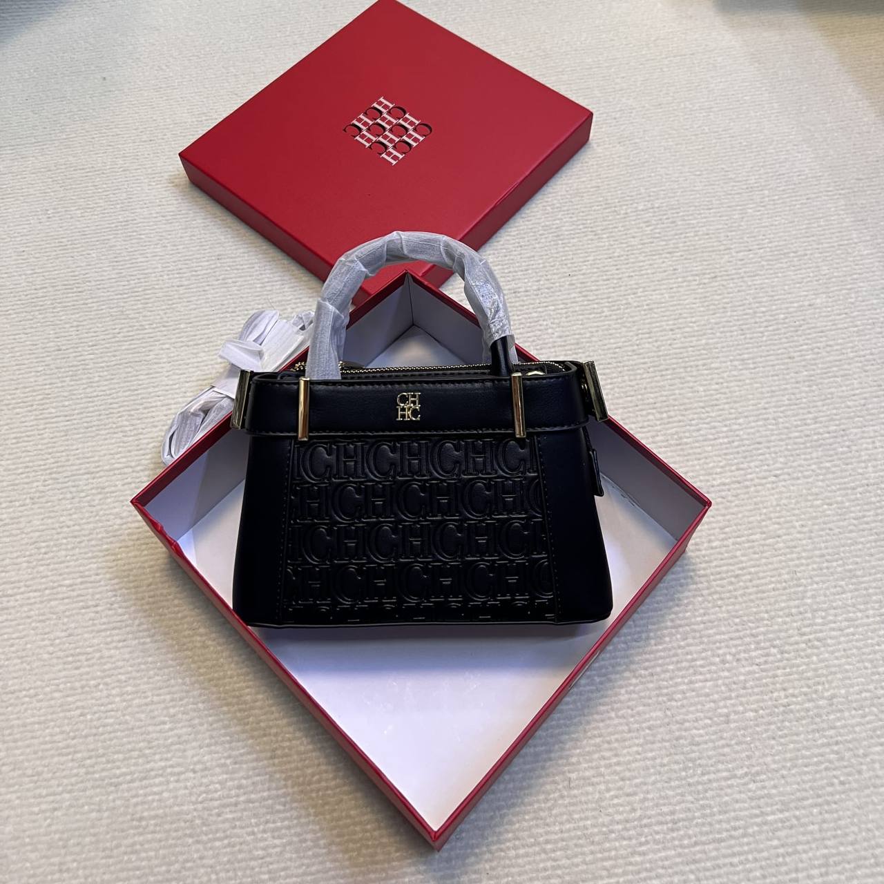CH
100 dhs✅
with box
size 22cm

Zain26
♥️♥️♥️