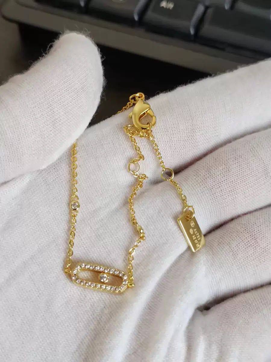 Messika set* ☘️
Necklace 
Earrings 
Bracelet 
*Master quality* 🎲

*155* AED normal box 📦

Zain48
♥️♥️♥️