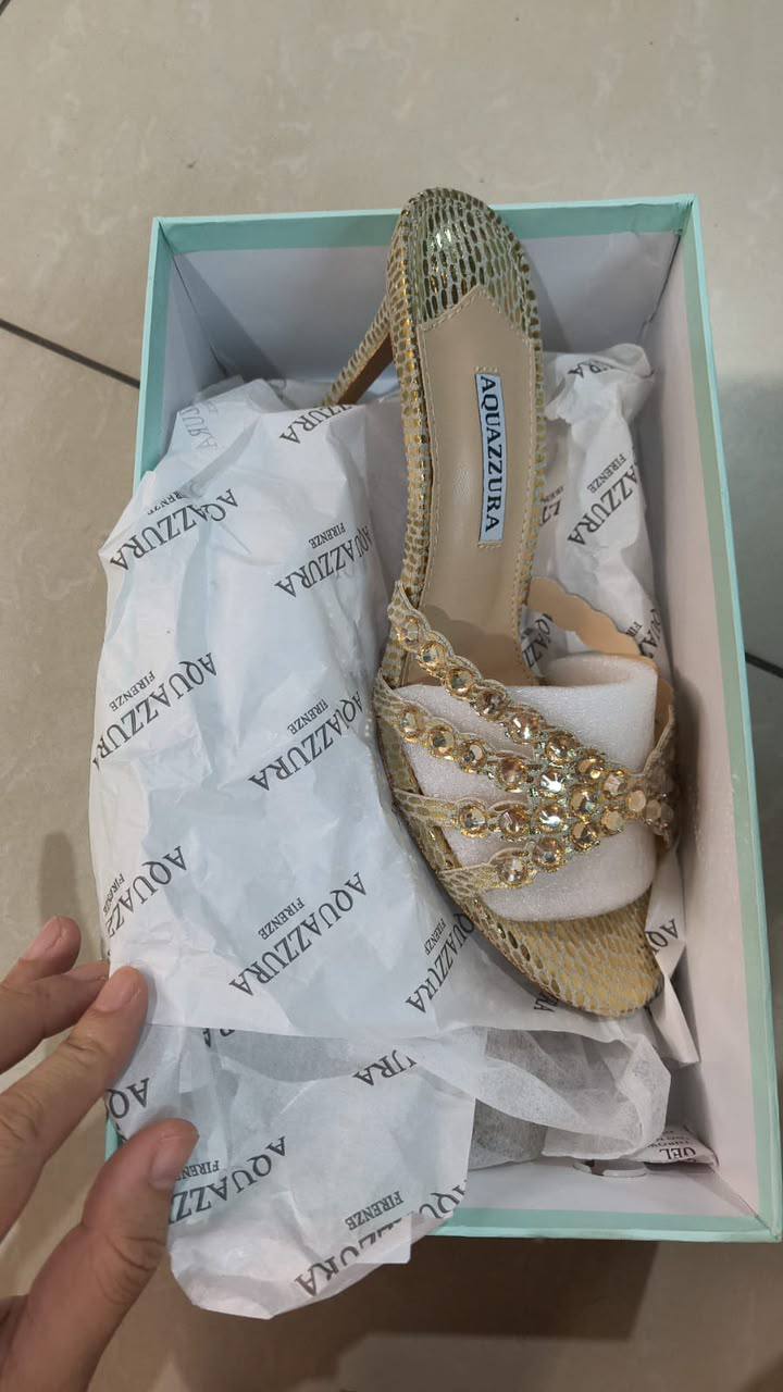 AQ
Size 36 to 41 
120 dhs🇦🇪🇦🇪

Zain146
♥️♥️♥️