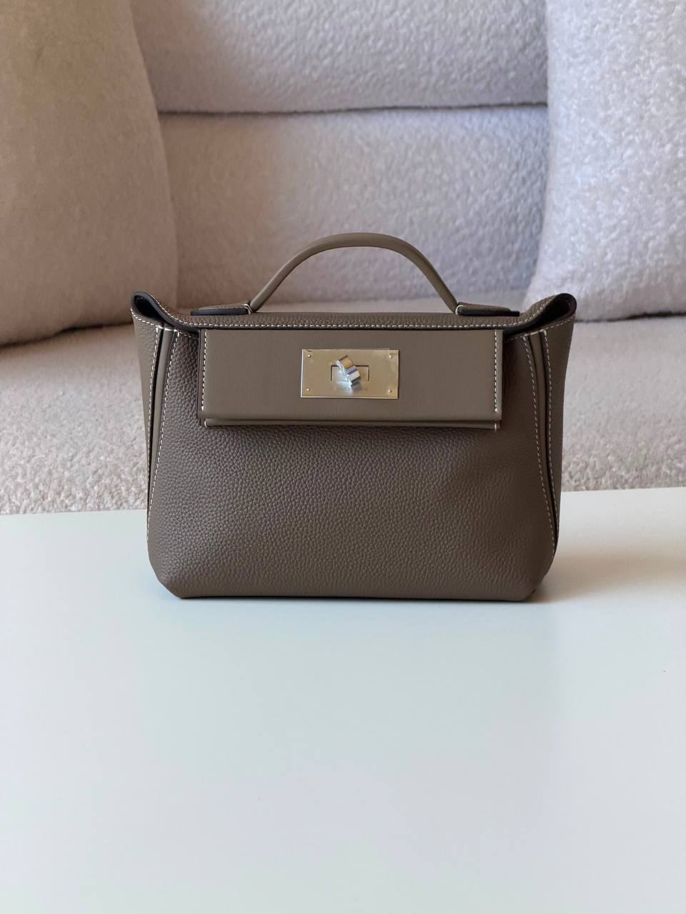 Hermes 
  22cm💕master quality😍with box❤️
380 dhs✅

Zain52
♥️♥️♥️
