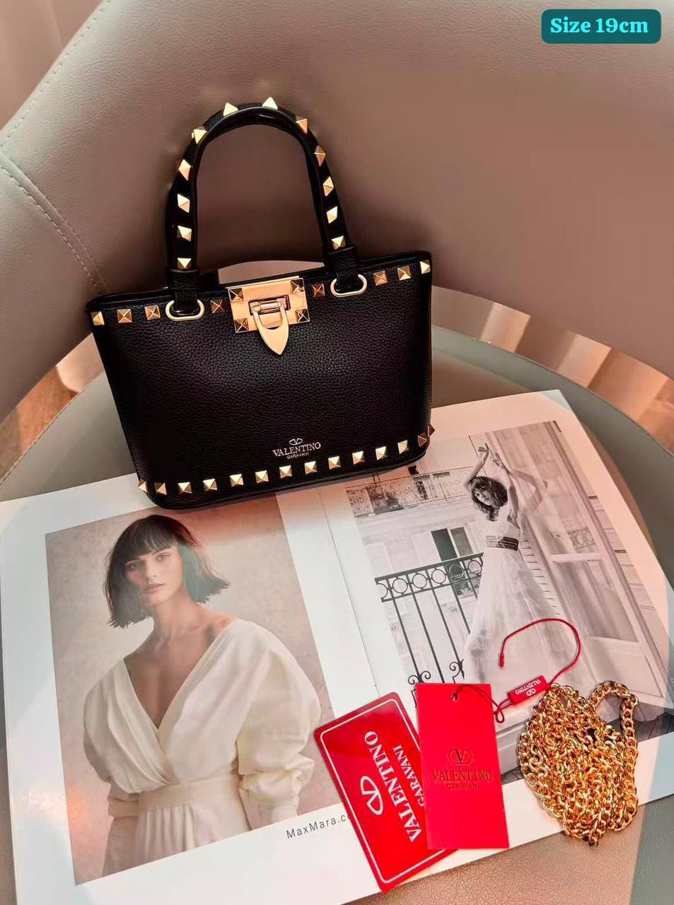 Valentino
Good quality 
with box 
120 dhs✅

Zain186
♥️♥️♥️