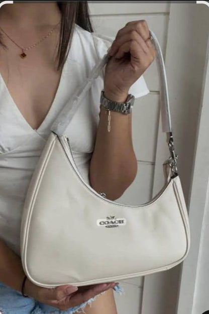 Coach
95 dhs✅
Good quality 

Size28cm

Zain06
♥️♥️♥️