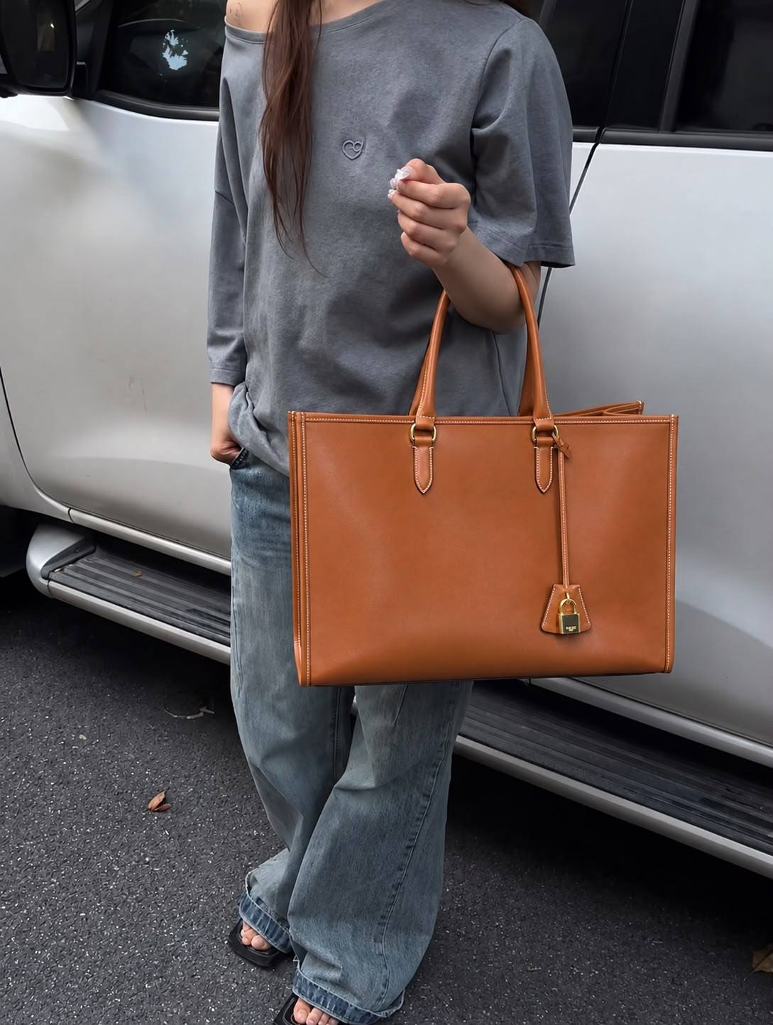 CELINE 

NEW CAME 

GOOD QUALITY 

100 dhs🇦🇪🇦🇪

Zain295
♥️♥️♥️