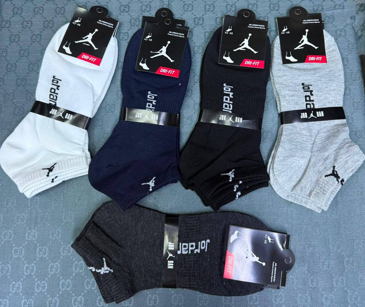 Socks Box
35 dhs✅

Zain93
♥️♥️♥️