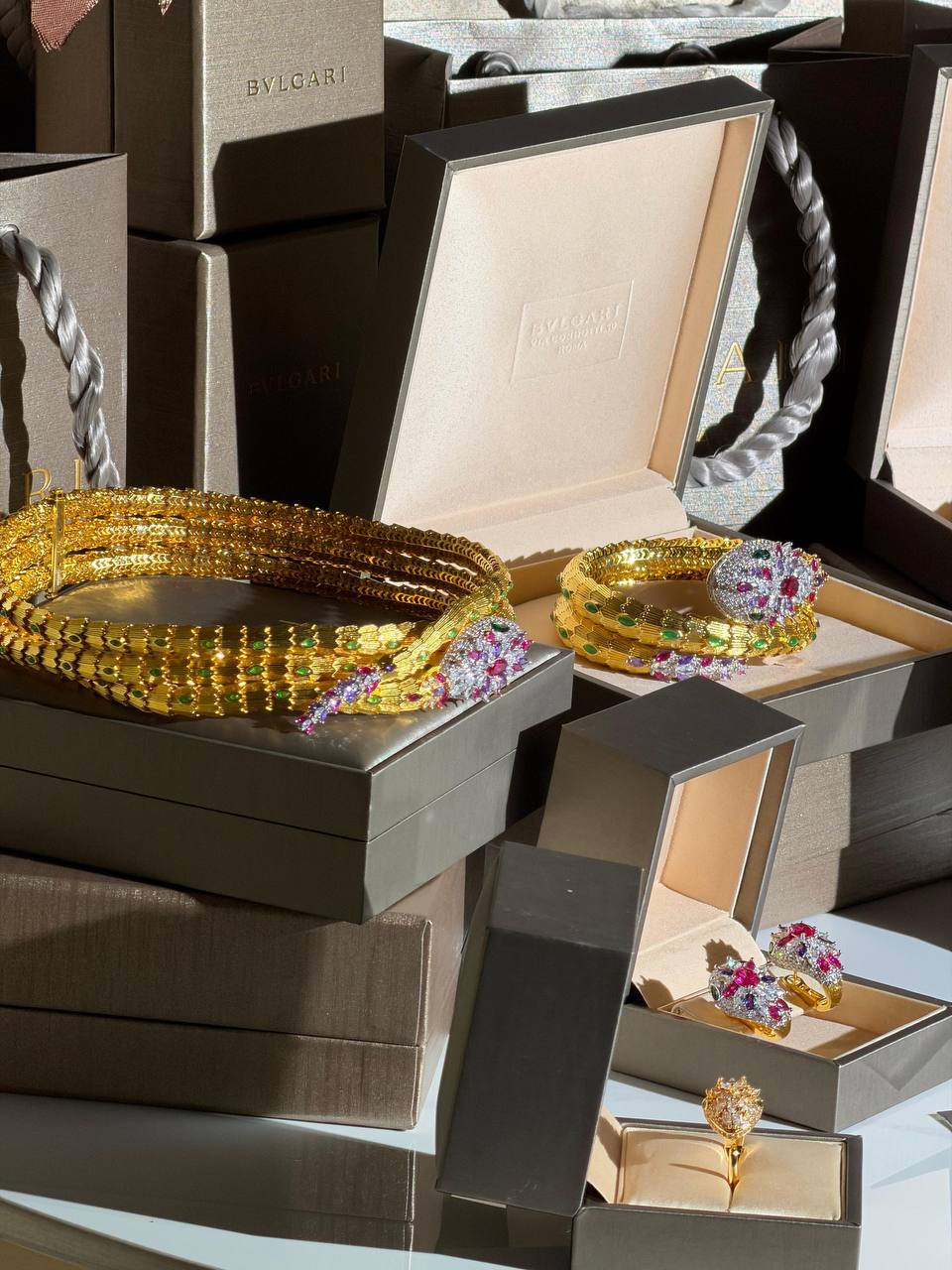 *BVLGARI*
 Snake New Collection 😍
Quality: Super Master 
Non -Tarnish color
* ⁠Choker
* ⁠Earring 
* ⁠Ring
* ⁠Bracelet
For Price 👇 WTSP Text Zain 0568585901

Zain263
♥️♥️♥️
