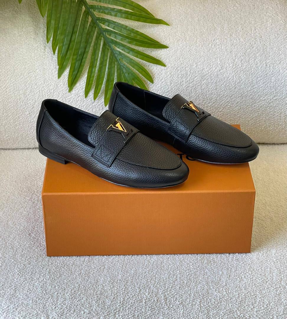 LOUIS VIITTON
SuperMaster Quality 💯
450 dhs🪙🌨️
Size: 36-41💥

Zain171
♥️♥️♥️