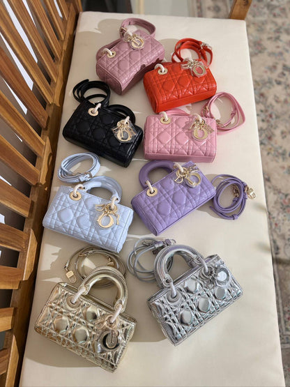 Dior
Super Master Quality ⚡️
‏Original Packing 🎁
For Price 👇 WhatsApp✅
0568585901 
0507557372
0552275751 Owner Zain 👌

‏📏Size 16CM
Zain321
♥️♥️♥️