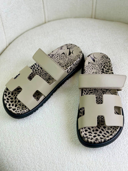 hermes
Super *AAA* *+* Quality 💯

With original packing🎁🎁

SIZE:36and42
Available now
430 dhs🇦🇪🇦🇪🇦🇪

Zain309
♥️♥️♥️