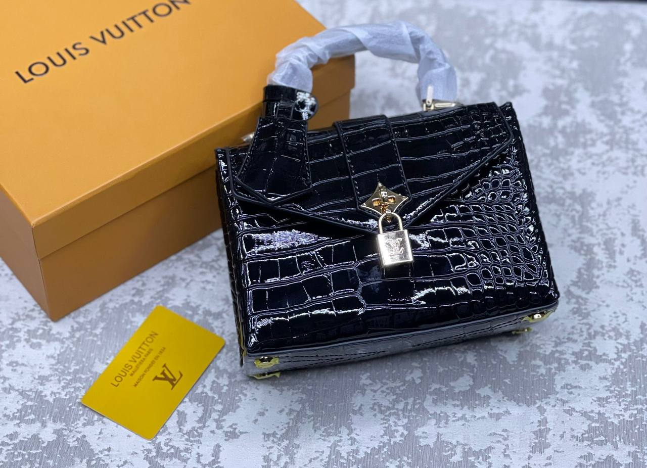 LV
with box
🎁🎁🎁

110 dhs✅

Zain175
♥️♥️♥️