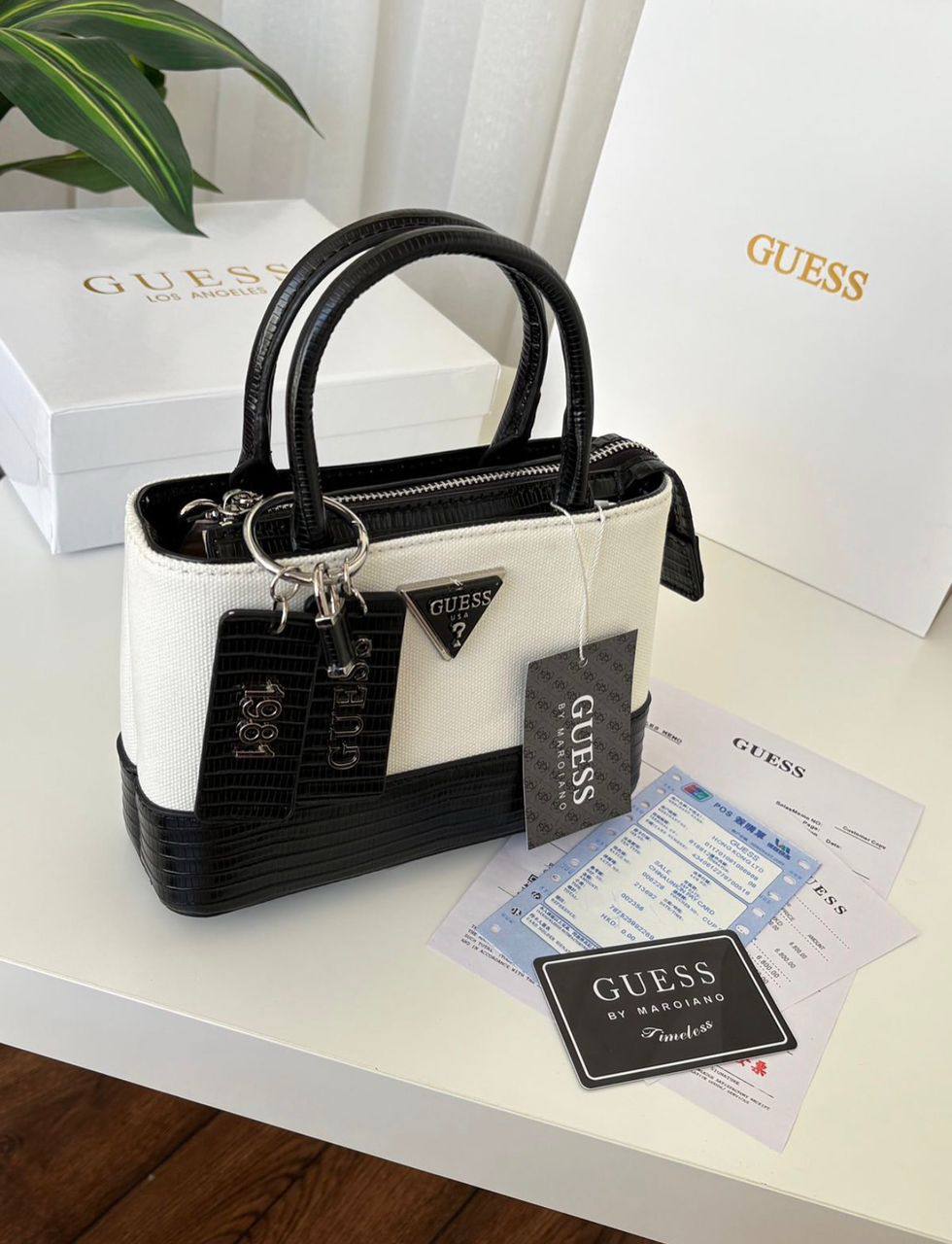 Prada
95 dhs🪙🌨️
size：22cm
Good quality 


with box
🎁🎁🎁

Zain35
♥️♥️♥️
