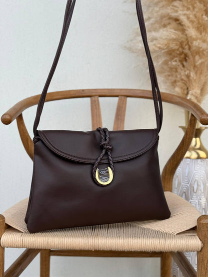 BOTTEGA VENETA
35cm
330 dhs🗽
Top quality 
With box🎁

Zain167
♥️♥️♥️