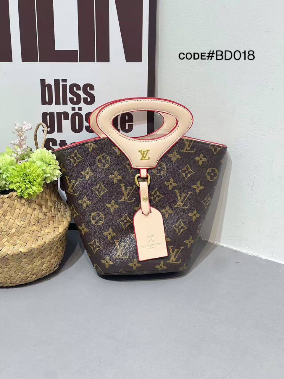 LV
ʀɪᴠᴀɢᴇ BB ʙᴀɢ
ᴡɪᴛʜ ʟᴏɴɢ ʙᴇʟᴛ sᴛʀᴀᴘ
sɪᴢᴇ : 25 cm

70 dhs🪙💕

Zain31
♥️♥️♥️