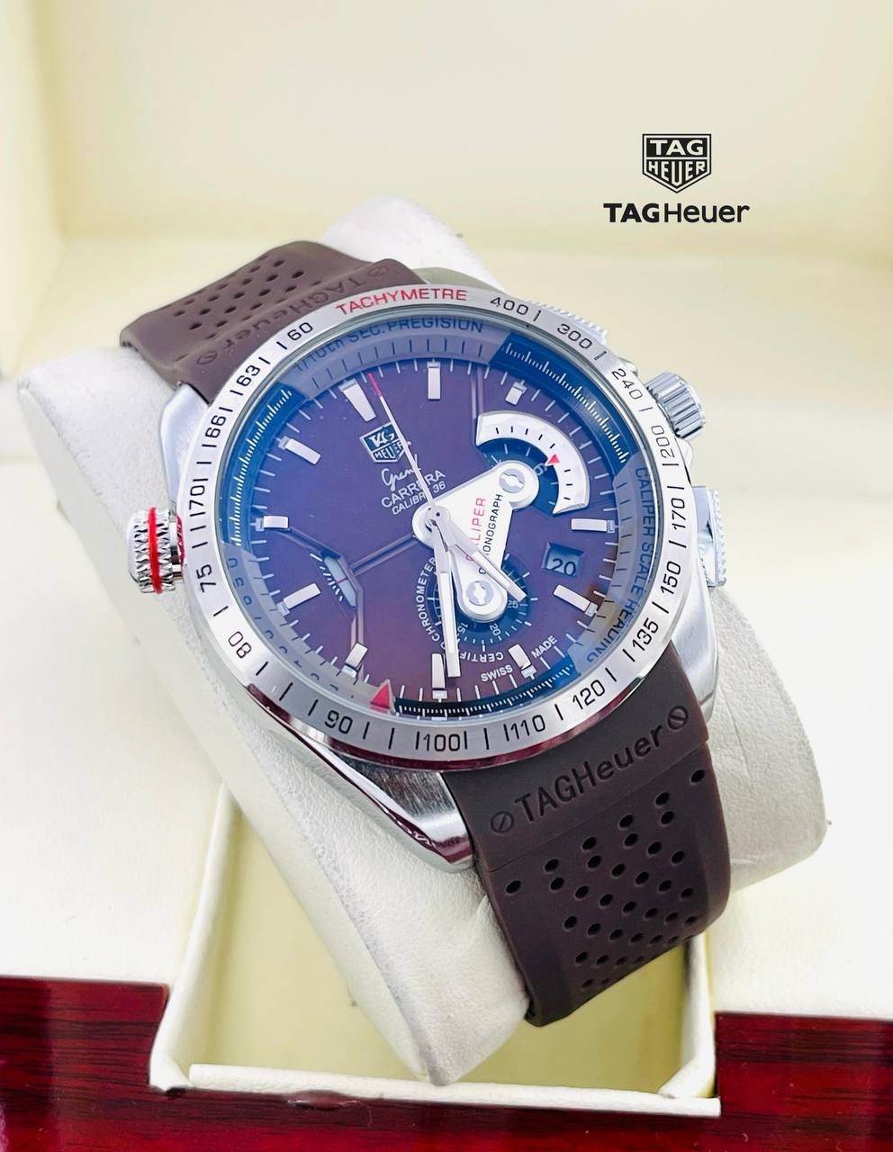 Tag-Heaur Men
*chronograph working*
110 dhs🪙💚
*Battery*

Zain29
♥️♥️♥️