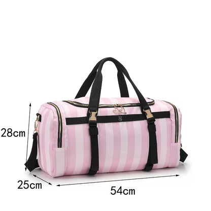 Victoria's Secret 

travelling bag 

new came 
big size 
good quality 
105 dhs🇦🇪🇦🇪

Zain295
♥️♥️♥️