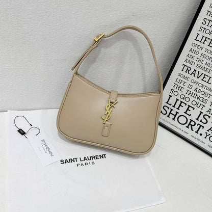 YSL
Best quality WITH BOX
95 dhs🇦🇪🇦🇪
size 25CM

Zain290
♥️♥️♥️