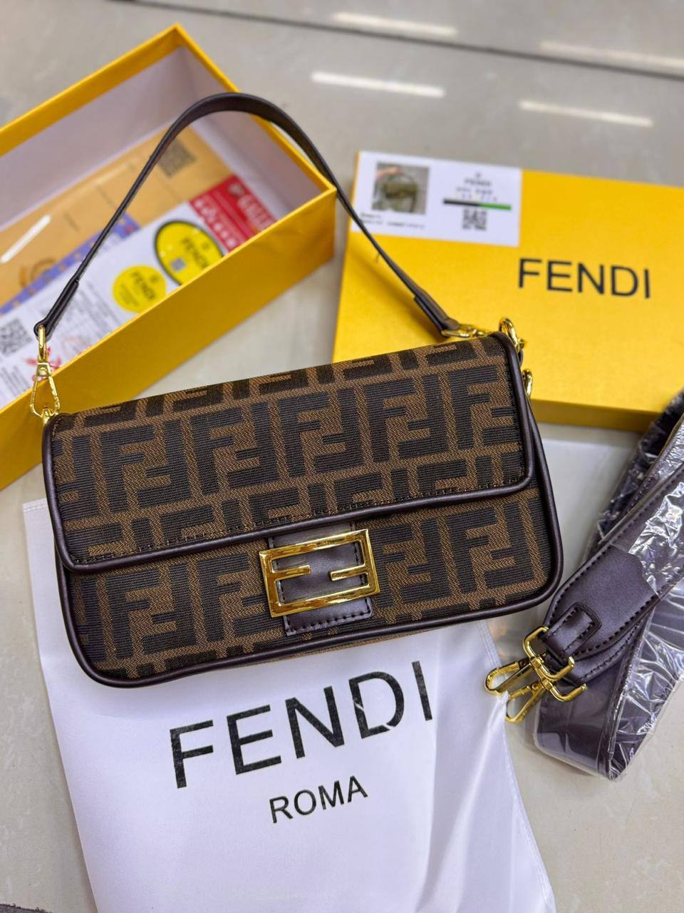 💝Fendi Baguette
1️⃣ First quality +box🎁 
Size : 26 *15 cm
95 dhs🪙🌨️

with box 🎁

Zain115
♥️♥️♥️