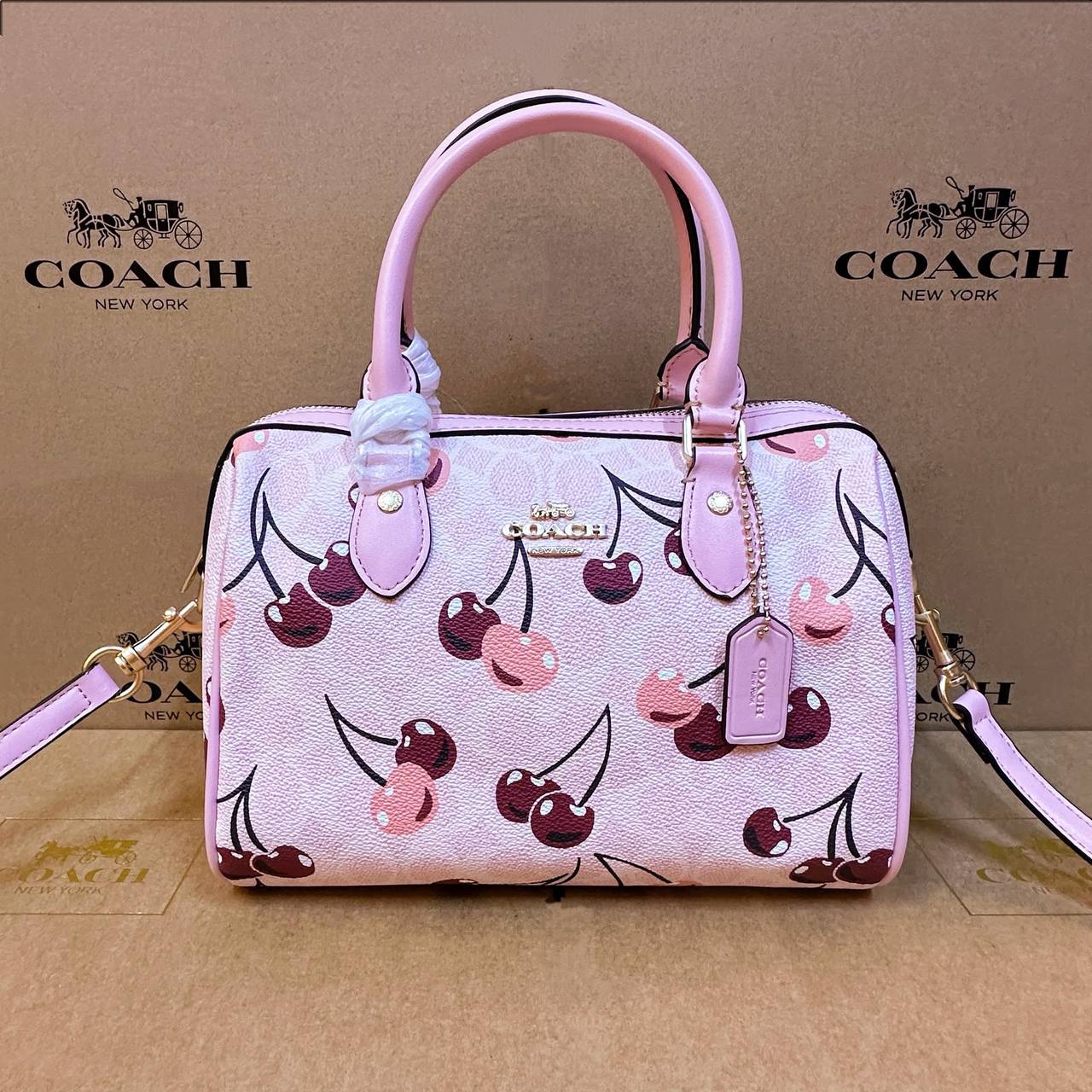 COACH 
HIGH QUALITY 
WITH BOX 
120 dhs💓
25cm

Zain39
♥️♥️♥️