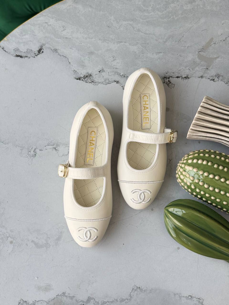 Chanel 
Vip quality 
Size:36 to 42 
450 dhs🇦🇪🇦🇪

Zain113
♥️♥️♥️