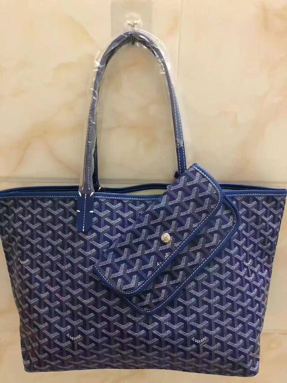 Goyard
85 dhs❤️

Zain143
♥️♥️♥️