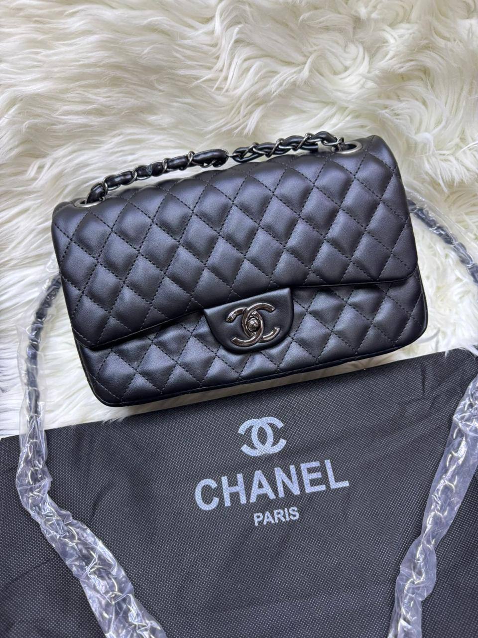 💎 Chanel CF
1⃣️ First quality +🎁
Size : 26 * 17 cm
95 dhs❣️
with box 🎁

Zain115
♥️♥️♥️