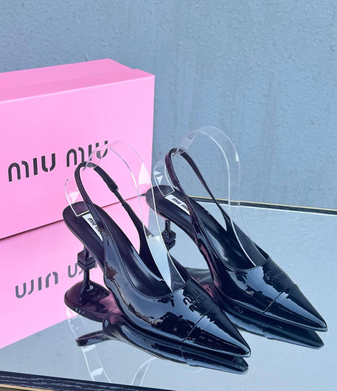 Miu Miu
Size :36-41
110 dhs✅

Zain21
♥️♥️♥️