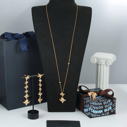 Apm set 
Necklace 
Earrings 
Ring
140 dhs🪙🖤

Zain89
♥️♥️♥️