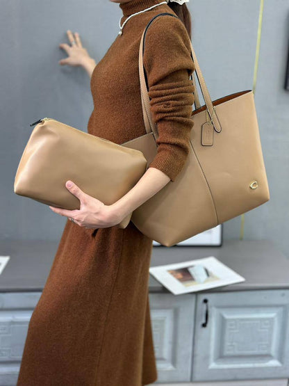 Coach
100 dhs🪙🌨️
SIZE：43×14×30cm
Good quality

Zain35
♥️♥️♥️