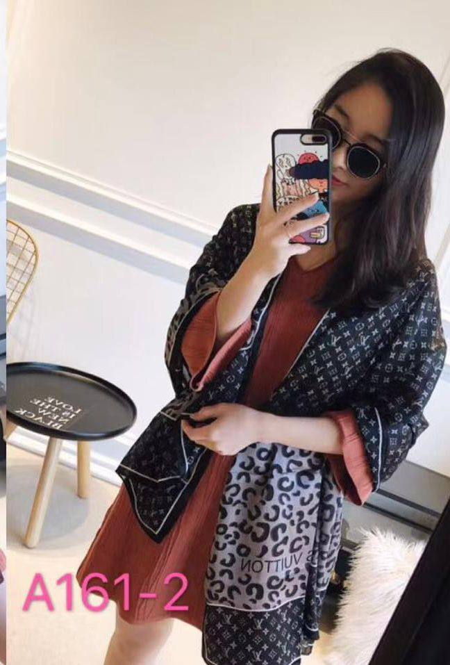 Silk scarf 
40 dhs🪙💕

Zain93
♥️♥️♥️