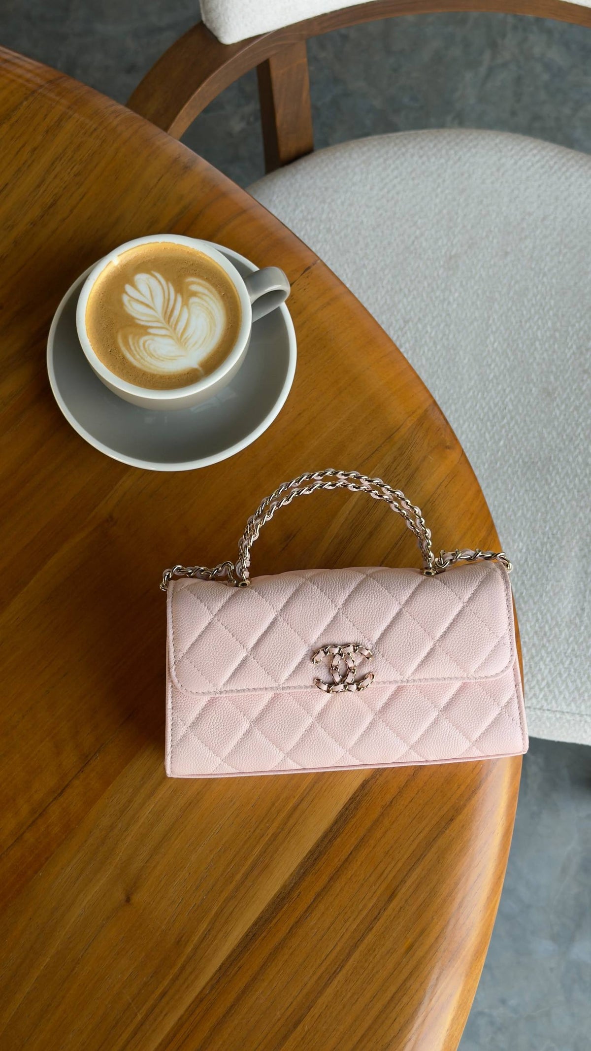 New collection ⚜️
CHANEL 💚
VIP quality 💎
Chanel flap top handle ✨
Size : 19 cm
For Price 👇 WhatsApp✅
0568585901 
0507557372
0552275751 Owner Zain 👌

Zain336
♥️♥️♥️