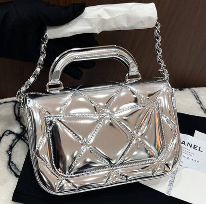 CHANEL

 NEW CAME 
GOOD QUALITY 

WITH BOX
110 dhs🇦🇪🇦🇪

Zain39
Zain295
♥️♥️♥️