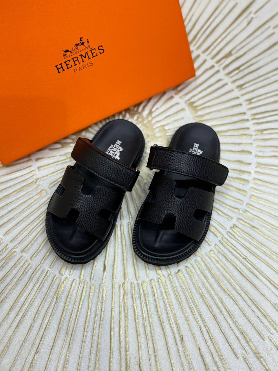 Hermes 
Super master quality 😍
Size:26 to37
230 dhs🇦🇪

Zain261
♥️♥️♥️