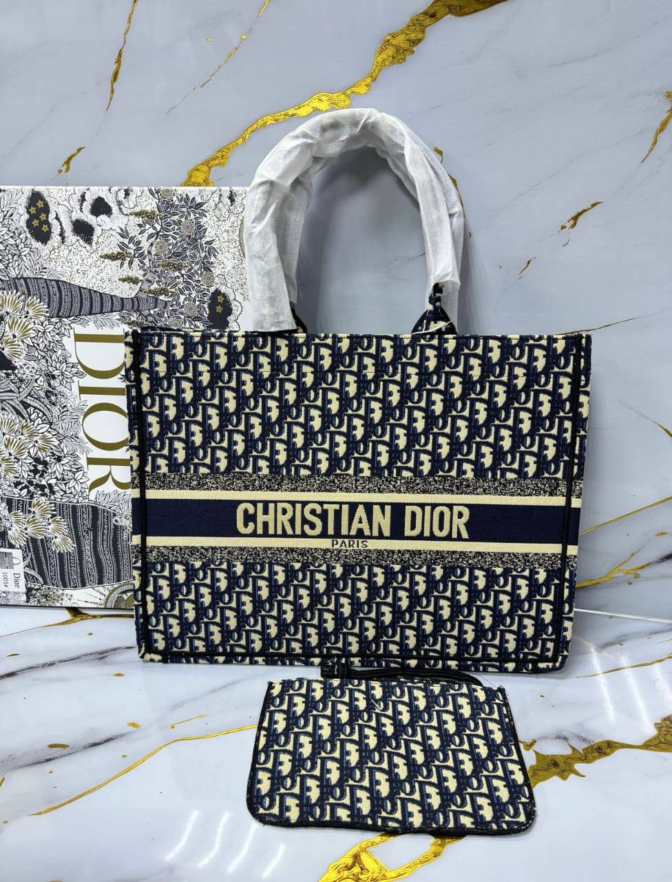 Dior
High quality

115 dhs❤️

with box
🎁🎁🎁

Zain136
♥️♥️♥️