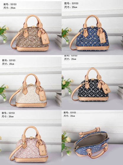 LV

best quality
 with box

120 dhs🇦🇪🇦🇪

size14CM
Zain290
♥️♥️♥️