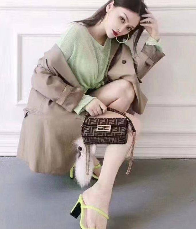 FENDI NEW CAME HIGH QUALITY WITH BOX 
120 dhs🇦🇪🇦🇪

Zain295
♥️♥️♥️