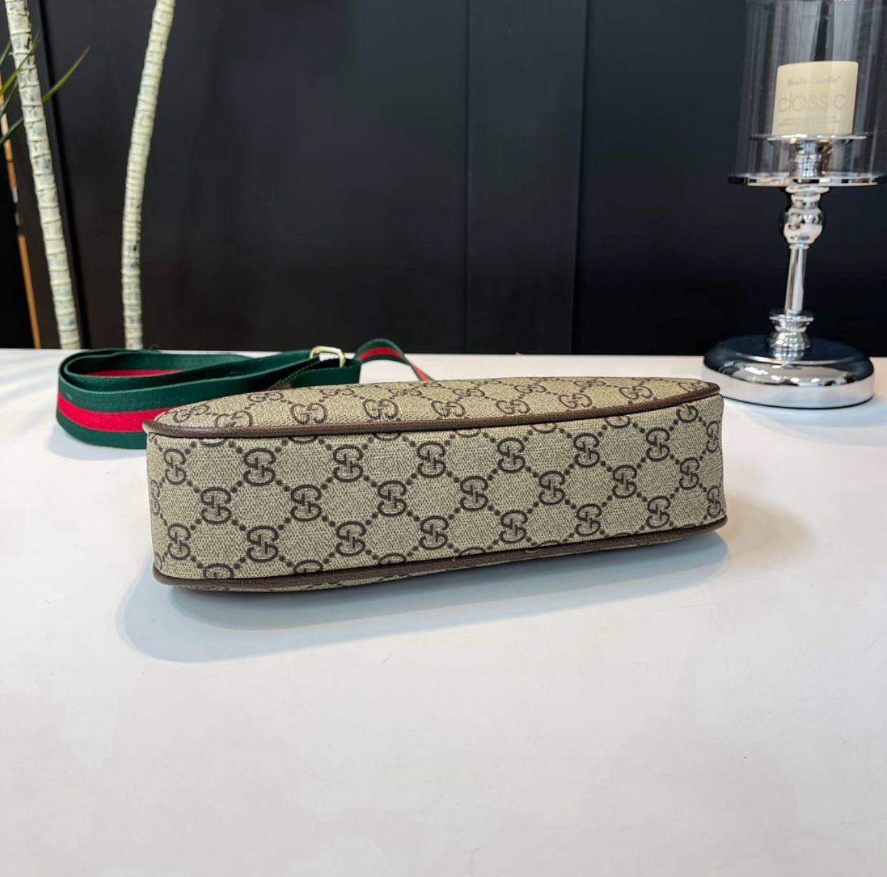 GUCCI 
NEW CAME GOOD QUALITY 
WITH BOX
🎁🎁🎁

90 dhs❣️
SIZE: 25cm

Zain39
♥️♥️♥️