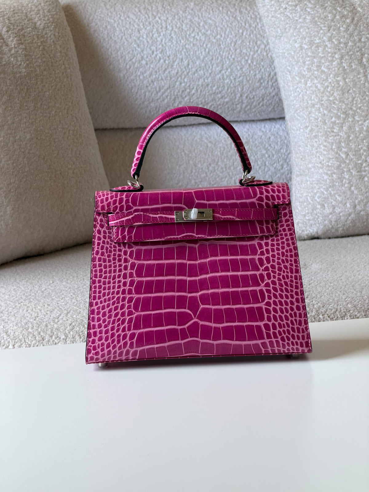 Hermes kelly 

25cm💥

Master quality ✅
with box 📦 
700 dhs🇦🇪🇦🇪

Zain52
♥️♥️♥️