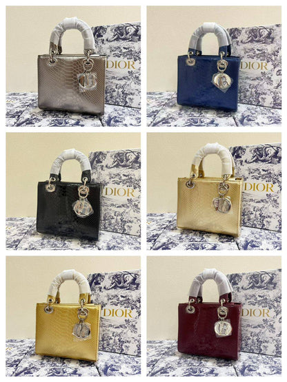 offer bags
Small 100 dhs💓
Big 120 💓

Zain129
♥️♥️♥️