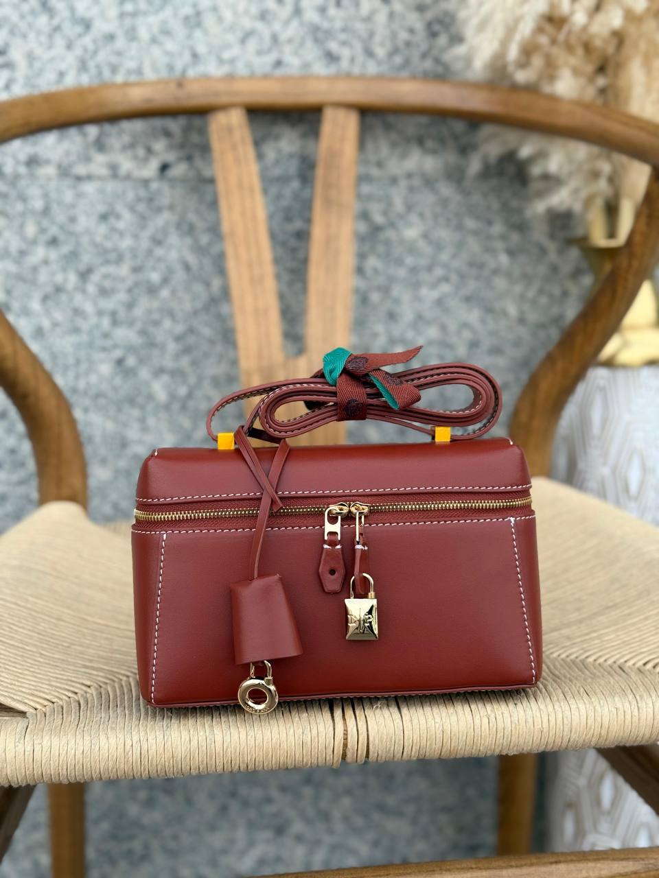 LORO PIAN
21cm
340 dhs✅
Top quality 
With box🎁

Zain167
♥️♥️♥️