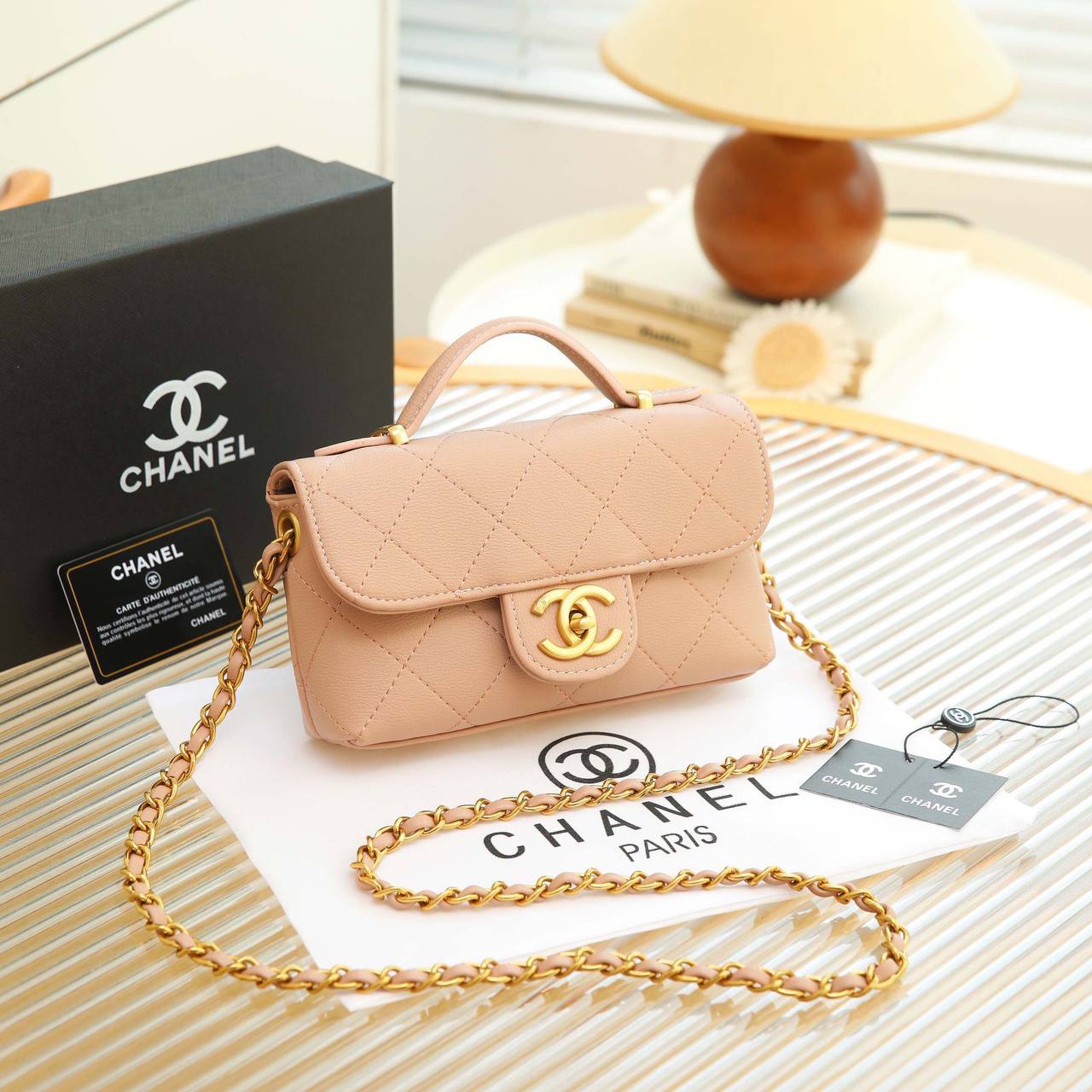CHANEL

 GOOD QUALITY 

WITH BOX 
🎁🎁🎁

100 dhs✅

Zain39
♥️♥️♥️