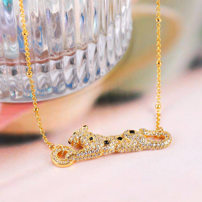 CARTIER Set
⭐✨💫
 *NECKLACE*
 *BRACELET*
     
90 dhs🌺
   
         _With_
  * BOX AND BAG* 🎁🛍️
*Master Quality*✨✅

Zain89
♥️♥️♥️